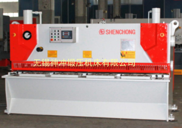 QC11Y-4mm×2000mm液壓剪板機(jī)2.jpg QC11Y-4×2000液壓剪板機(jī)2.jpg