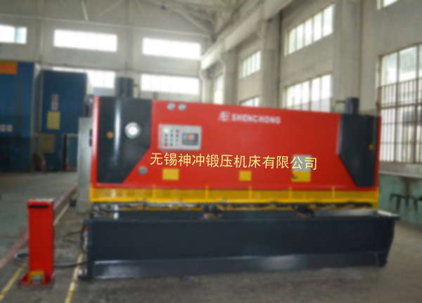 QC11Y-8×3200液壓剪板機2.jpg QC11Y-8×3200液壓剪板機2.jpg