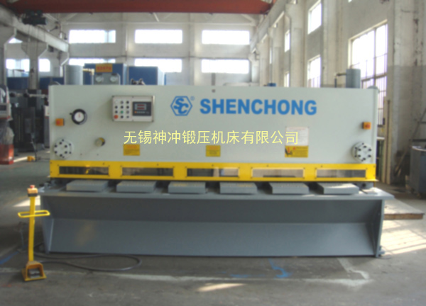 QC11Y-8×3200液壓剪板機.jpg QC11Y-8×3200液壓剪板機.jpg