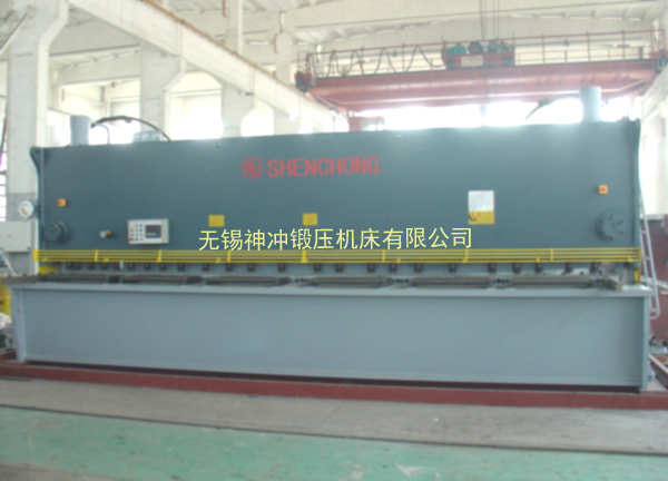 QC11Y-12×6000液壓剪板機(jī).jpg QC11Y-12×6000液壓剪板機(jī).jpg