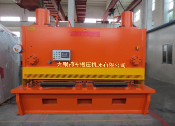 QC11Y-25×2500液壓剪板機.jpg QC11Y-25×2500液壓剪板機.jpg