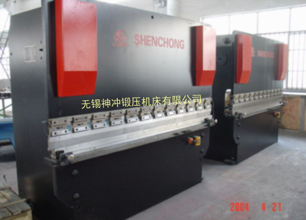 63噸2米5扭軸同步數(shù)控折彎機圖片.jpg