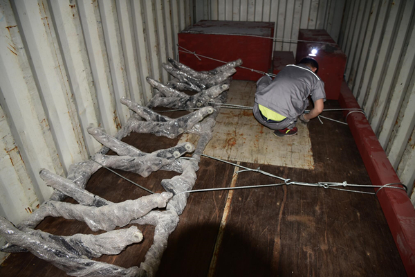 無錫神沖工人裝箱.jpg 無錫神沖工人裝箱.jpg