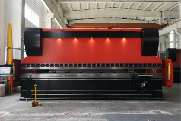 神沖數(shù)控折彎機.jpg 神沖數(shù)控折彎機.jpg