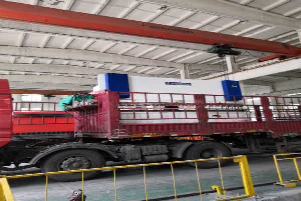 無錫神沖剪板機(jī).jpg 無錫神沖剪板機(jī).jpg