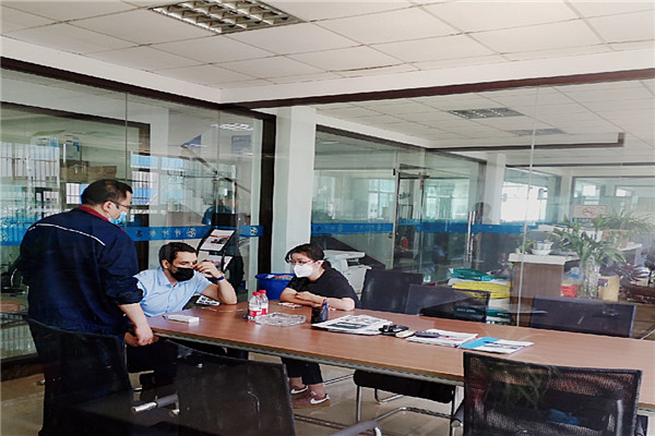 來自法國客戶順利驗完油電混合數(shù)控折彎機高精度剪板機 來自法國客戶順利驗完油電混合數(shù)控折彎機高精度剪板機