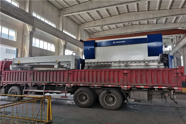 大型液壓折彎機(jī) 大型液壓折彎機(jī)