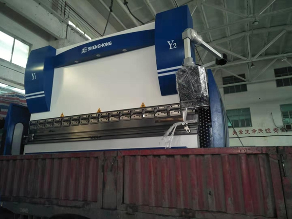 高速數(shù)控折彎機(jī)