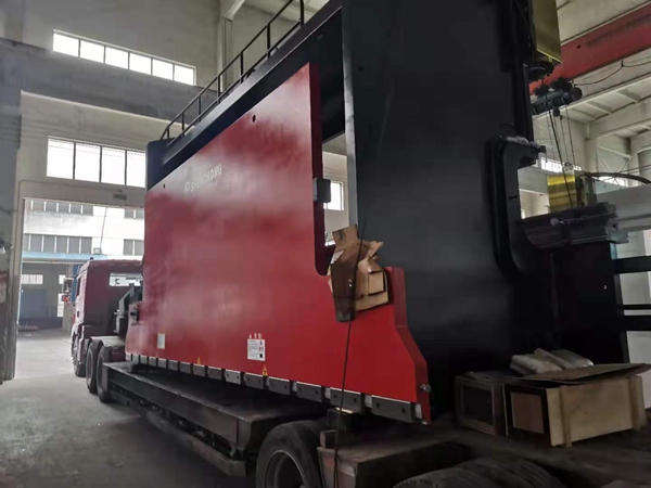 400噸6米電液同步數(shù)控折彎機(jī)