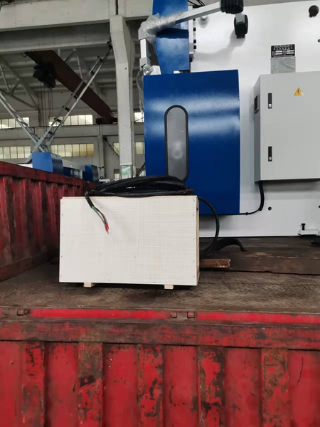 125Tx3200伺服泵控數(shù)控折彎機