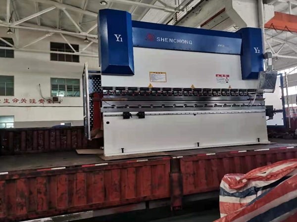 130噸3米2伺服電液同步數(shù)控折彎機(jī)  