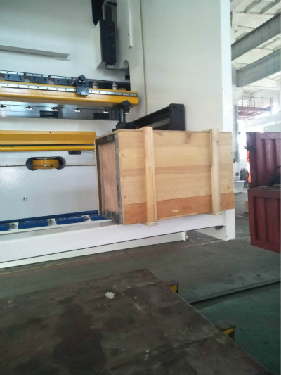 數(shù)控折彎機細節(jié)圖 數(shù)控折彎機細節(jié)圖