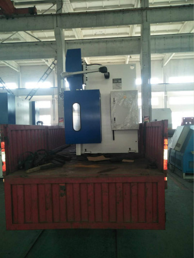 數(shù)控折彎機裝車 數(shù)控折彎機裝車