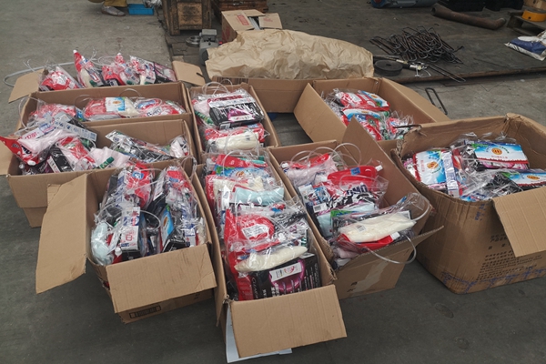 陽山鎮(zhèn)總工會到無錫神沖開展“夏季送清涼”活動 陽山鎮(zhèn)總工會到無錫神沖開展“夏季送清涼”活動