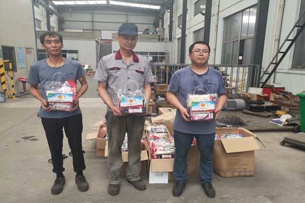 陽山鎮(zhèn)總工會到無錫神沖開展“夏季送清涼”活動 陽山鎮(zhèn)總工會到無錫神沖開展“夏季送清涼”活動