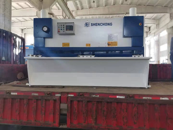 無(wú)錫機(jī)械8Ⅹ2500數(shù)控剪板機(jī)