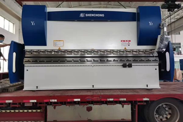 兩臺油電混合數(shù)控折彎機(jī)分別是160噸4米、125噸3米2