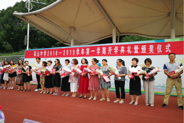 優(yōu)秀教師.jpg 優(yōu)秀教師.jpg