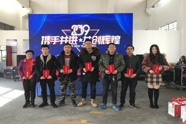 先進(jìn)個(gè)人.jpg 先進(jìn)個(gè)人.jpg