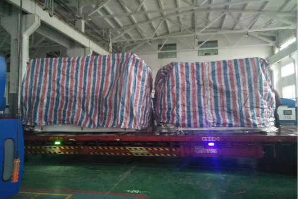 6軸數控折彎機裝車中 6軸數控折彎機裝車中