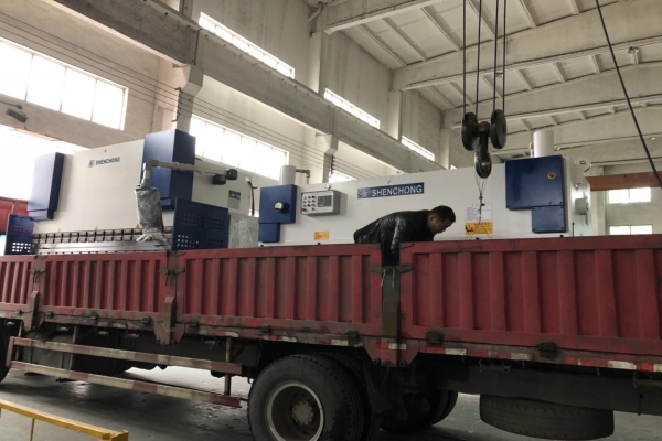 無錫銷售剪板機(jī)折彎機(jī).jpg 無錫銷售剪板機(jī)折彎機(jī).jpg