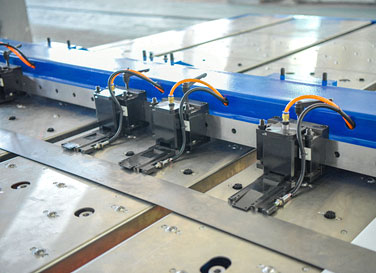 前送料數(shù)控剪板機送料臺